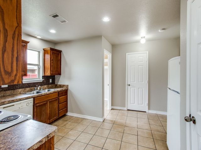 1208 Boxwood Drive, Crowley, TX 76036