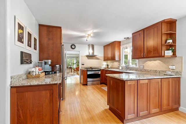 18 Farrwood Dr, Andover, MA 01810