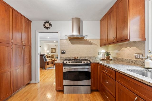 18 Farrwood Dr, Andover, MA 01810