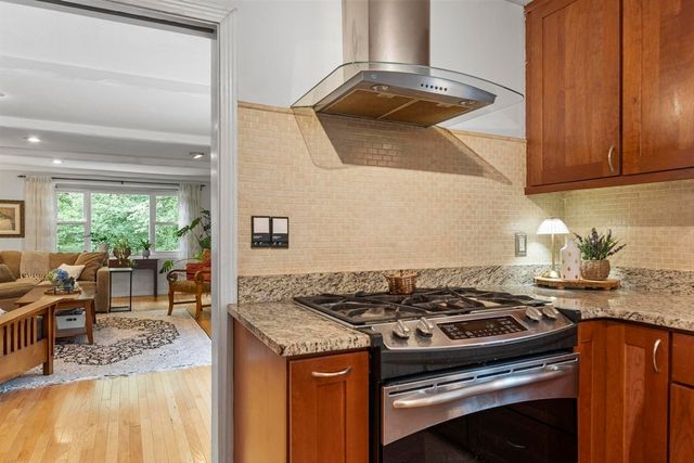 18 Farrwood Dr, Andover, MA 01810