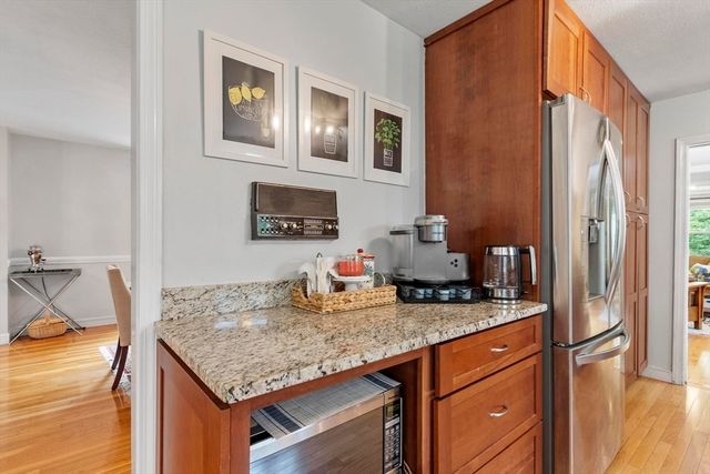 18 Farrwood Dr, Andover, MA 01810