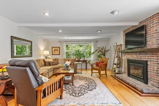 18 Farrwood Dr, Andover, MA 01810