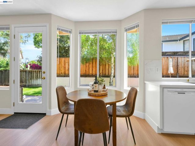 36270 Enfield Dr, Newark, CA 94560