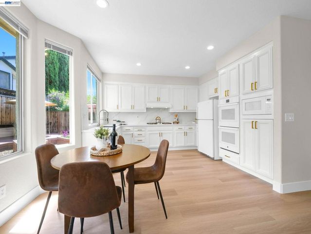 36270 Enfield Dr, Newark, CA 94560