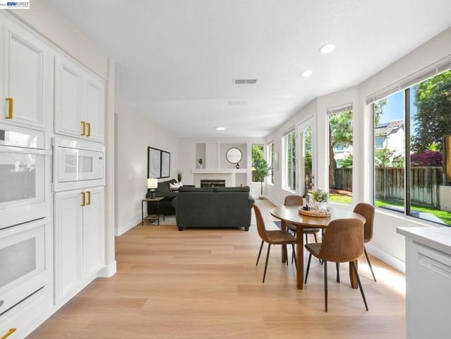 36270 Enfield Dr, Newark, CA 94560