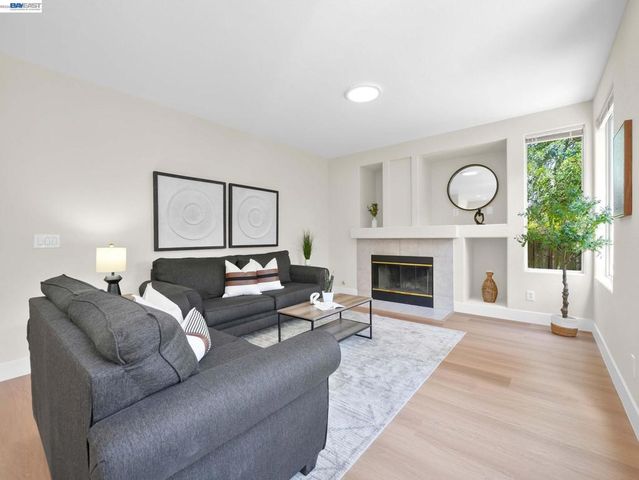 36270 Enfield Dr, Newark, CA 94560