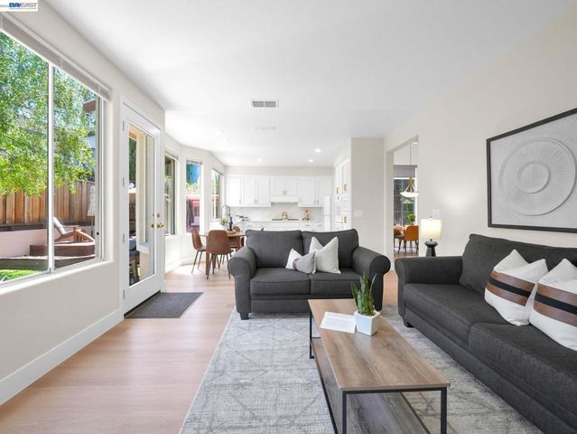 36270 Enfield Dr, Newark, CA 94560