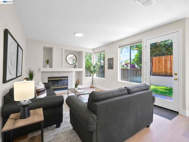 36270 Enfield Dr, Newark, CA 94560