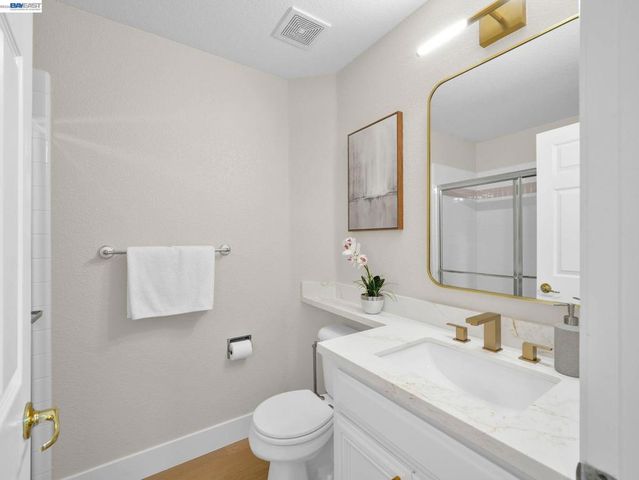 36270 Enfield Dr, Newark, CA 94560