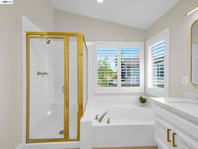 36270 Enfield Dr, Newark, CA 94560