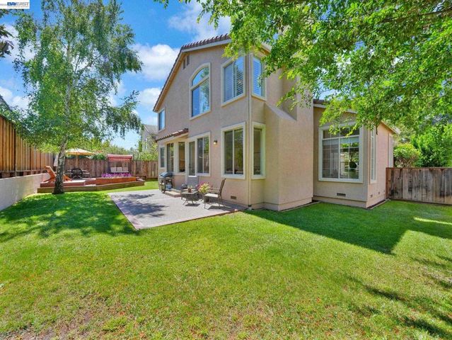 36270 Enfield Dr, Newark, CA 94560