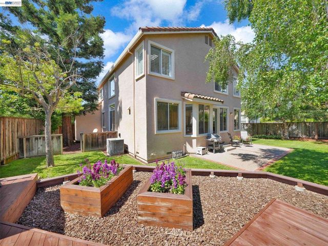 36270 Enfield Dr, Newark, CA 94560