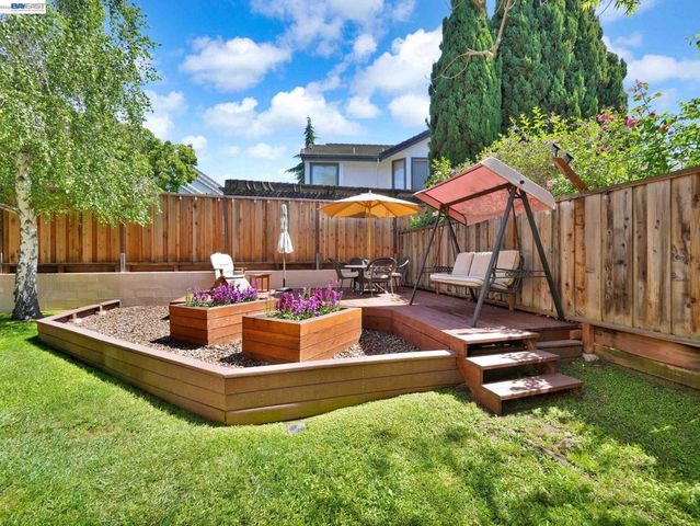 36270 Enfield Dr, Newark, CA 94560