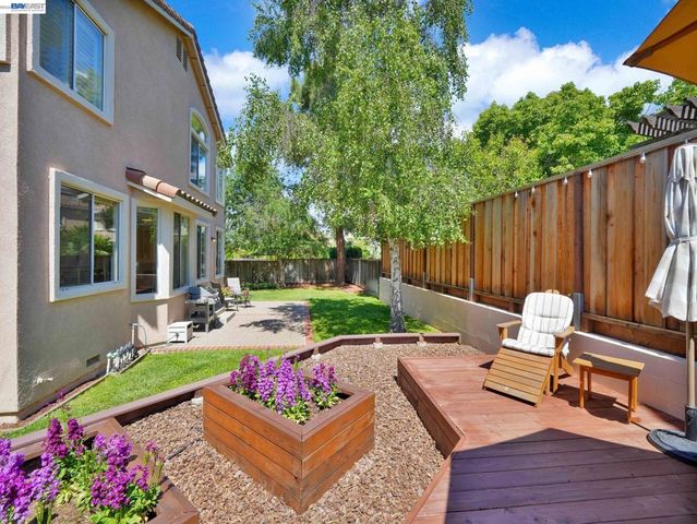 36270 Enfield Dr, Newark, CA 94560