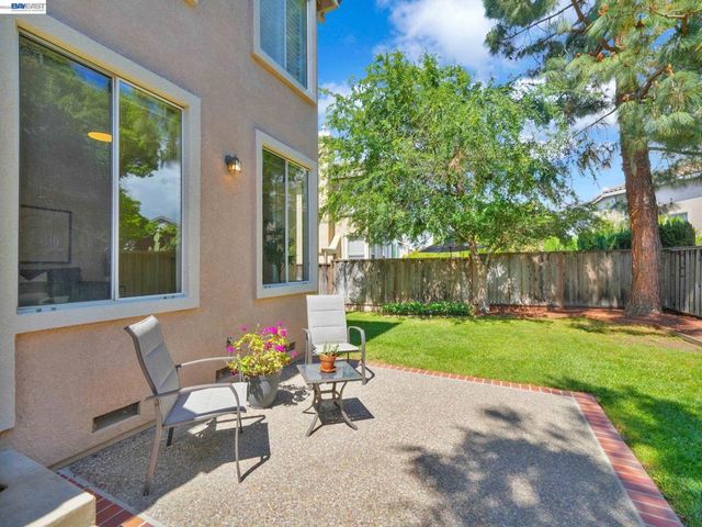 36270 Enfield Dr, Newark, CA 94560