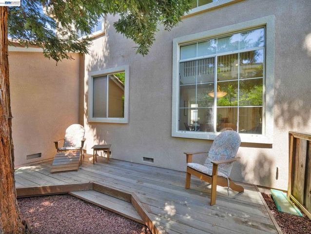 36270 Enfield Dr, Newark, CA 94560