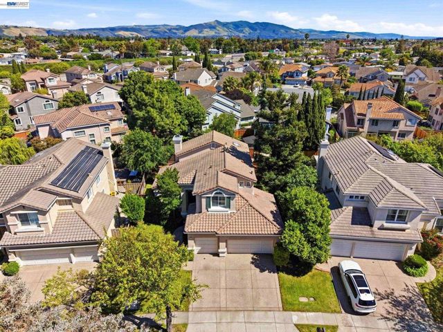 36270 Enfield Dr, Newark, CA 94560