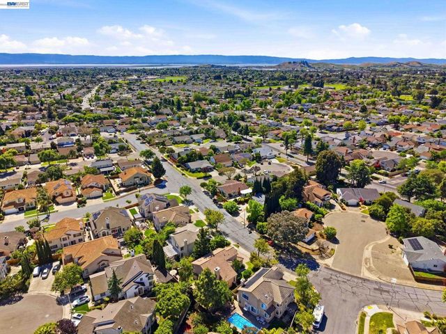 36270 Enfield Dr, Newark, CA 94560