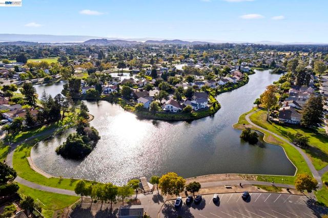 36270 Enfield Dr, Newark, CA 94560