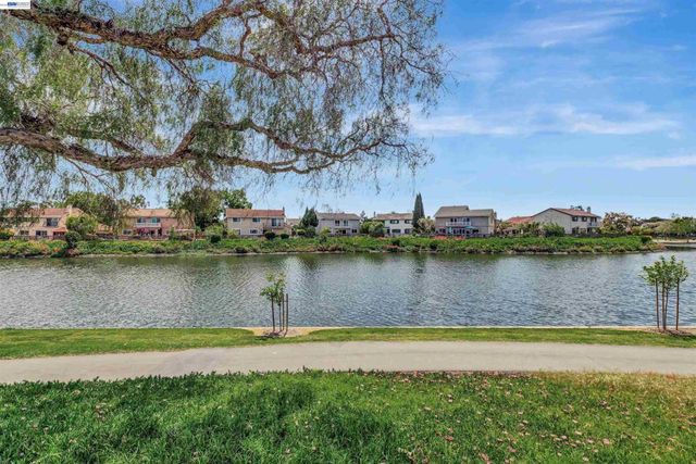 36270 Enfield Dr, Newark, CA 94560