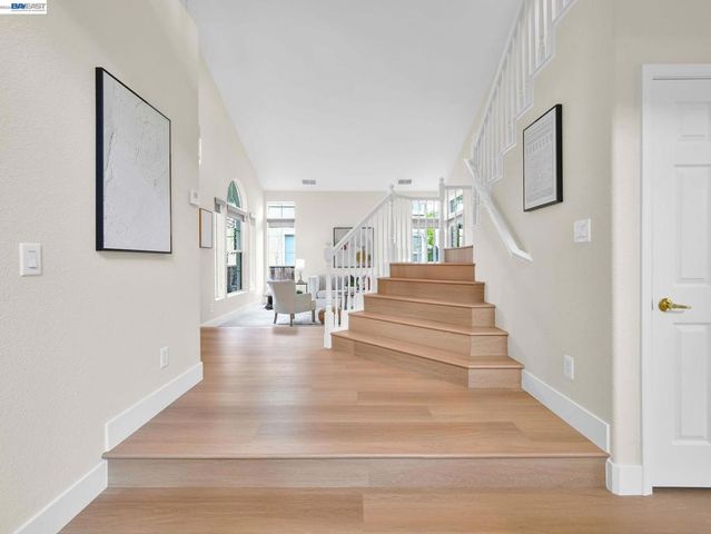 36270 Enfield Dr, Newark, CA 94560