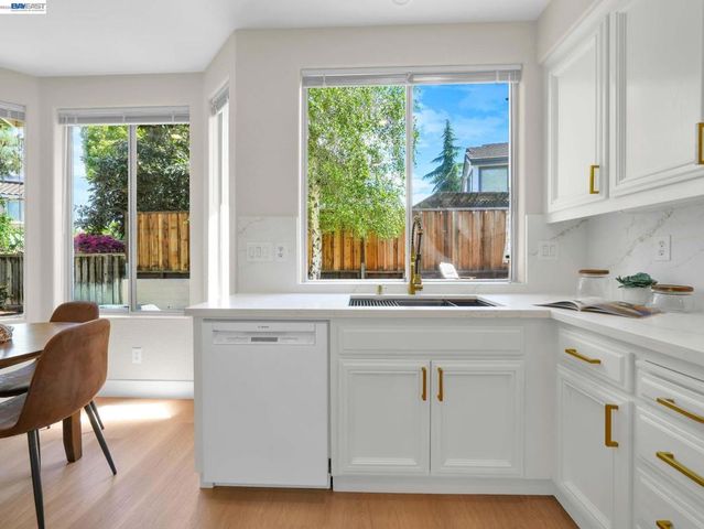 36270 Enfield Dr, Newark, CA 94560