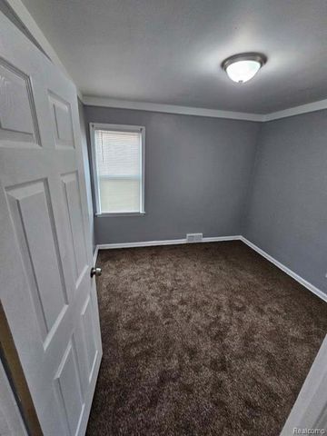8442 Warwick Street, Detroit, MI 48228