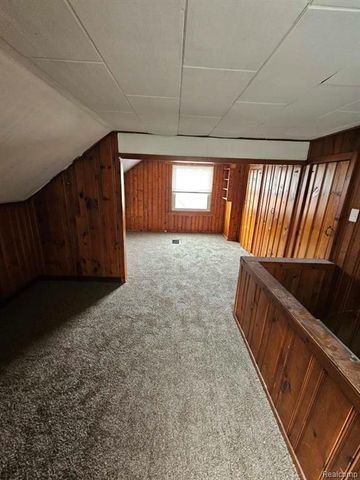 8442 Warwick Street, Detroit, MI 48228
