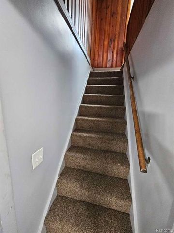 8442 Warwick Street, Detroit, MI 48228