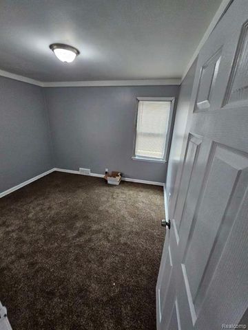 8442 Warwick Street, Detroit, MI 48228