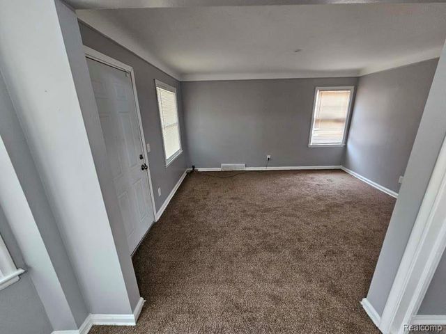 8442 Warwick Street, Detroit, MI 48228