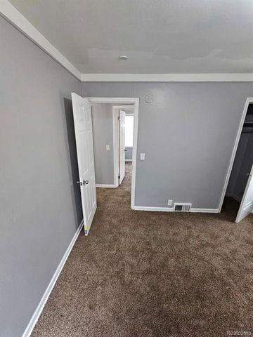 8442 Warwick Street, Detroit, MI 48228