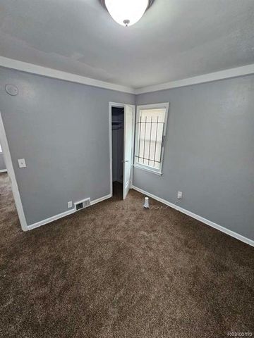 8442 Warwick Street, Detroit, MI 48228