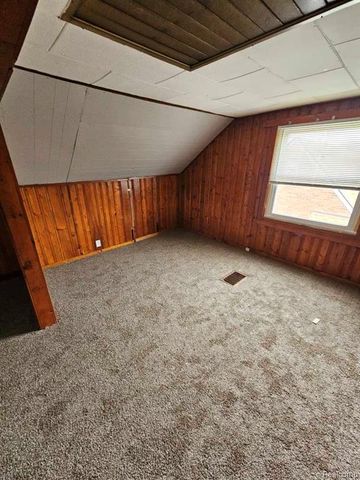 8442 Warwick Street, Detroit, MI 48228