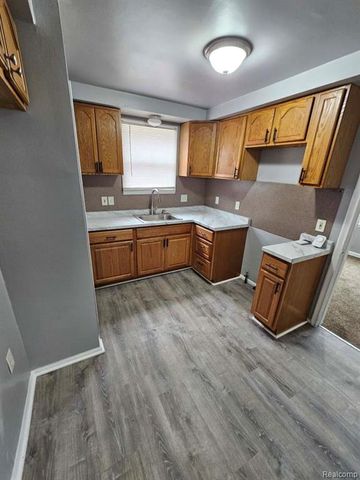 8442 Warwick Street, Detroit, MI 48228