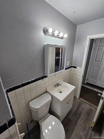 8442 Warwick Street, Detroit, MI 48228