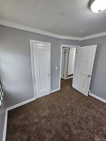8442 Warwick Street, Detroit, MI 48228