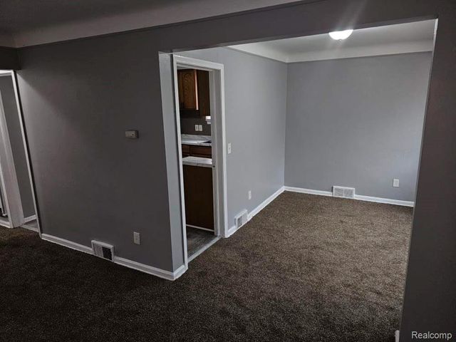 8442 Warwick Street, Detroit, MI 48228