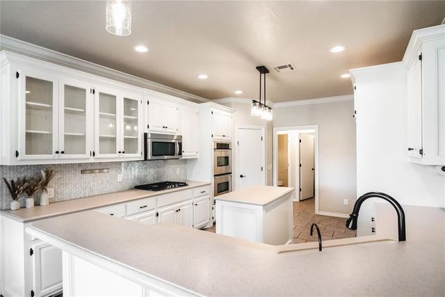 13124 Skyland Drive, Yukon, OK 73099
