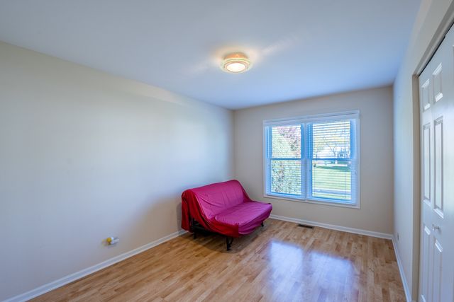 331 E Fox Hill Drive, Buffalo Grove, IL 60089