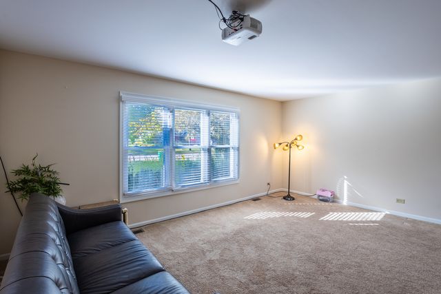 331 E Fox Hill Drive, Buffalo Grove, IL 60089