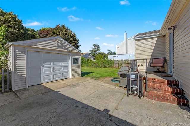 410 10th Street, West Babylon, NY 11704