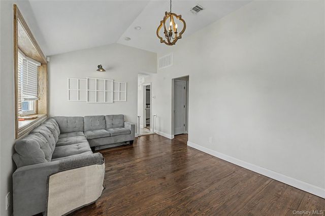 410 10th Street, West Babylon, NY 11704