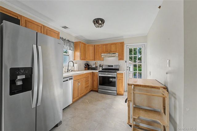 410 10th Street, West Babylon, NY 11704