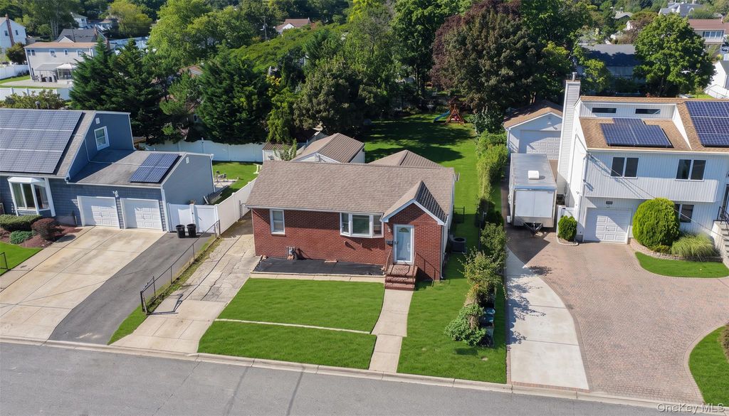 410 10th Street, West Babylon, NY 11704 — exterior