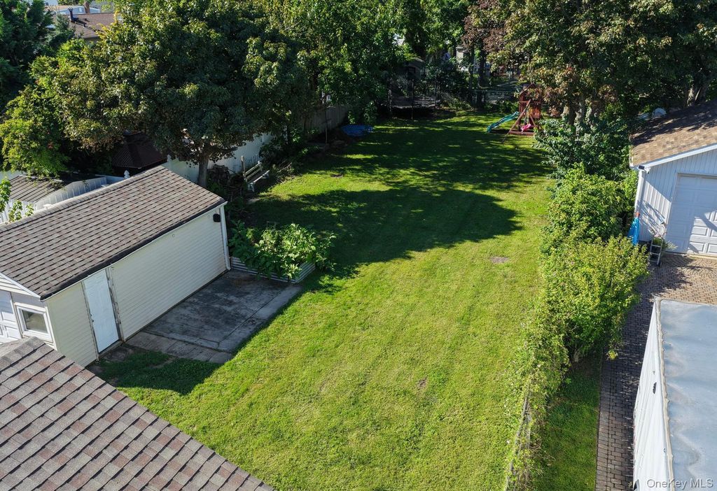 410 10th Street, West Babylon, NY 11704 — photo 3