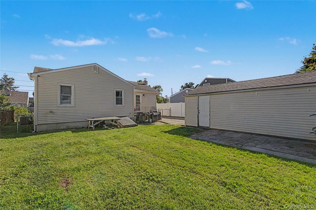 410 10th Street, West Babylon, NY 11704 — photo 4