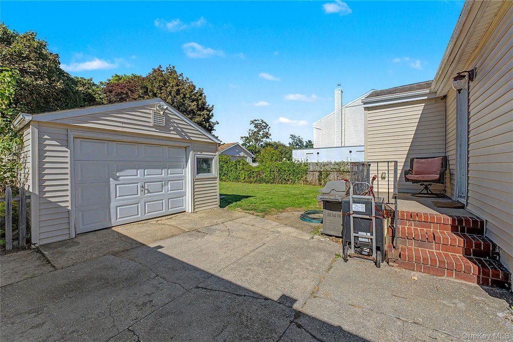 410 10th Street, West Babylon, NY 11704 — photo 5