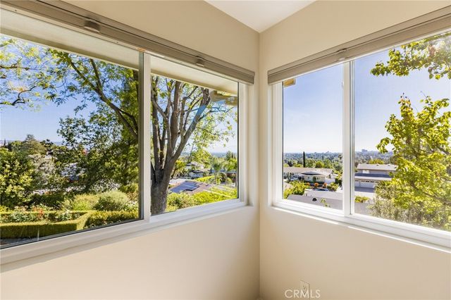 24529 Calvert Street, Woodland Hills, CA 91367