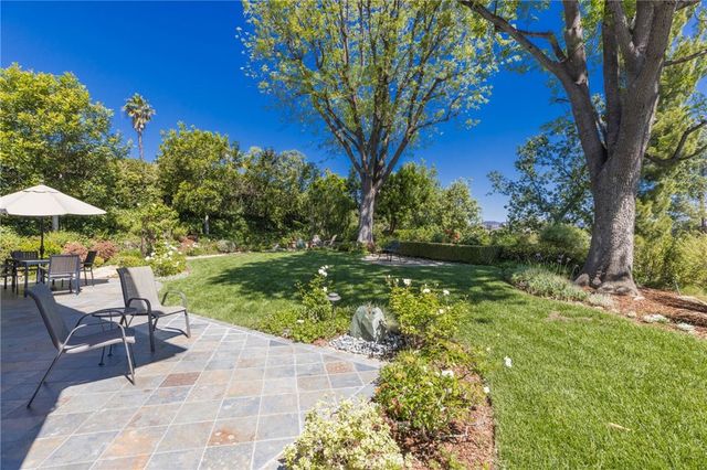 24529 Calvert Street, Woodland Hills, CA 91367